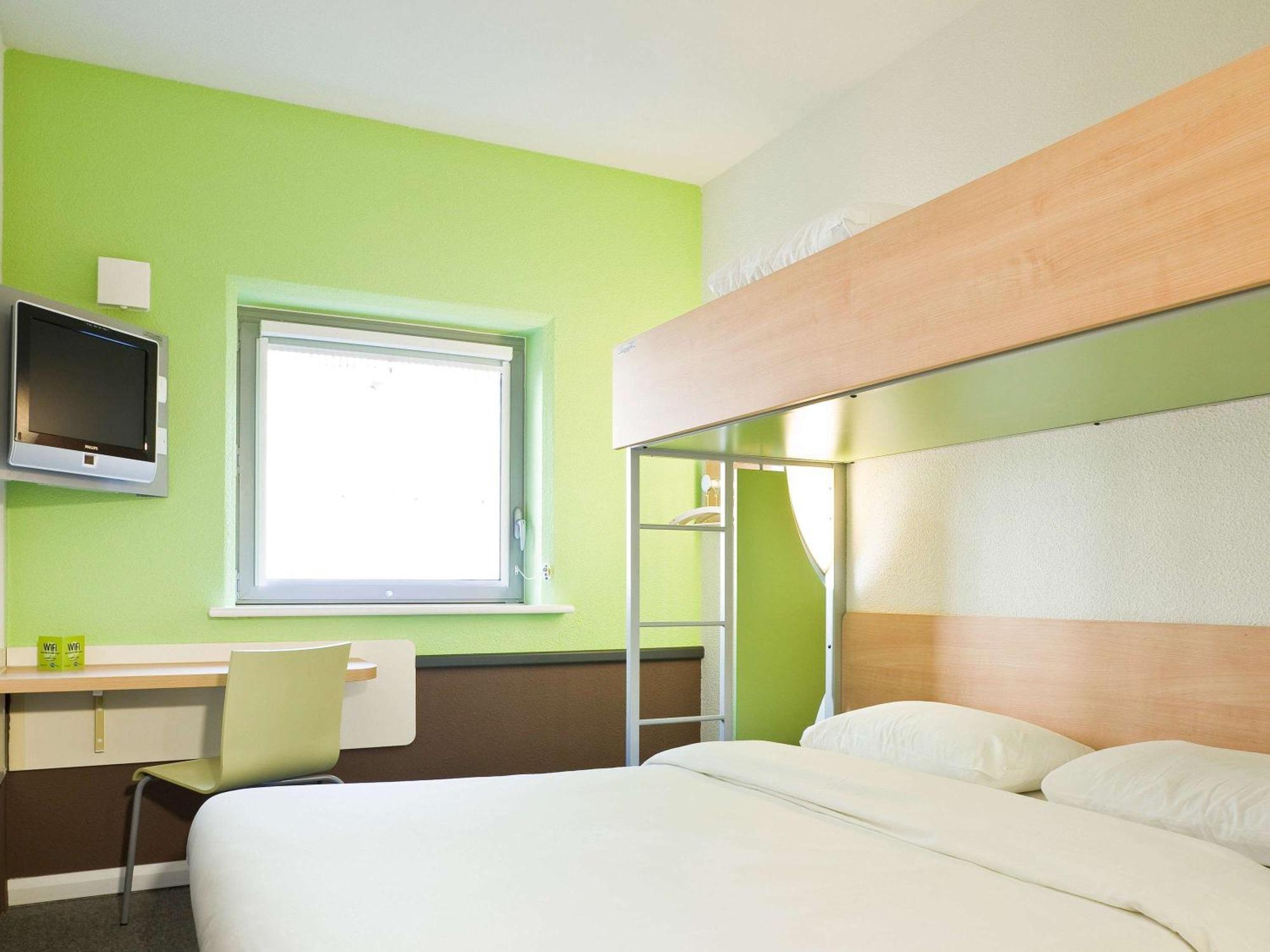Ibis Budget Montauban Les Chaumes Exterior photo