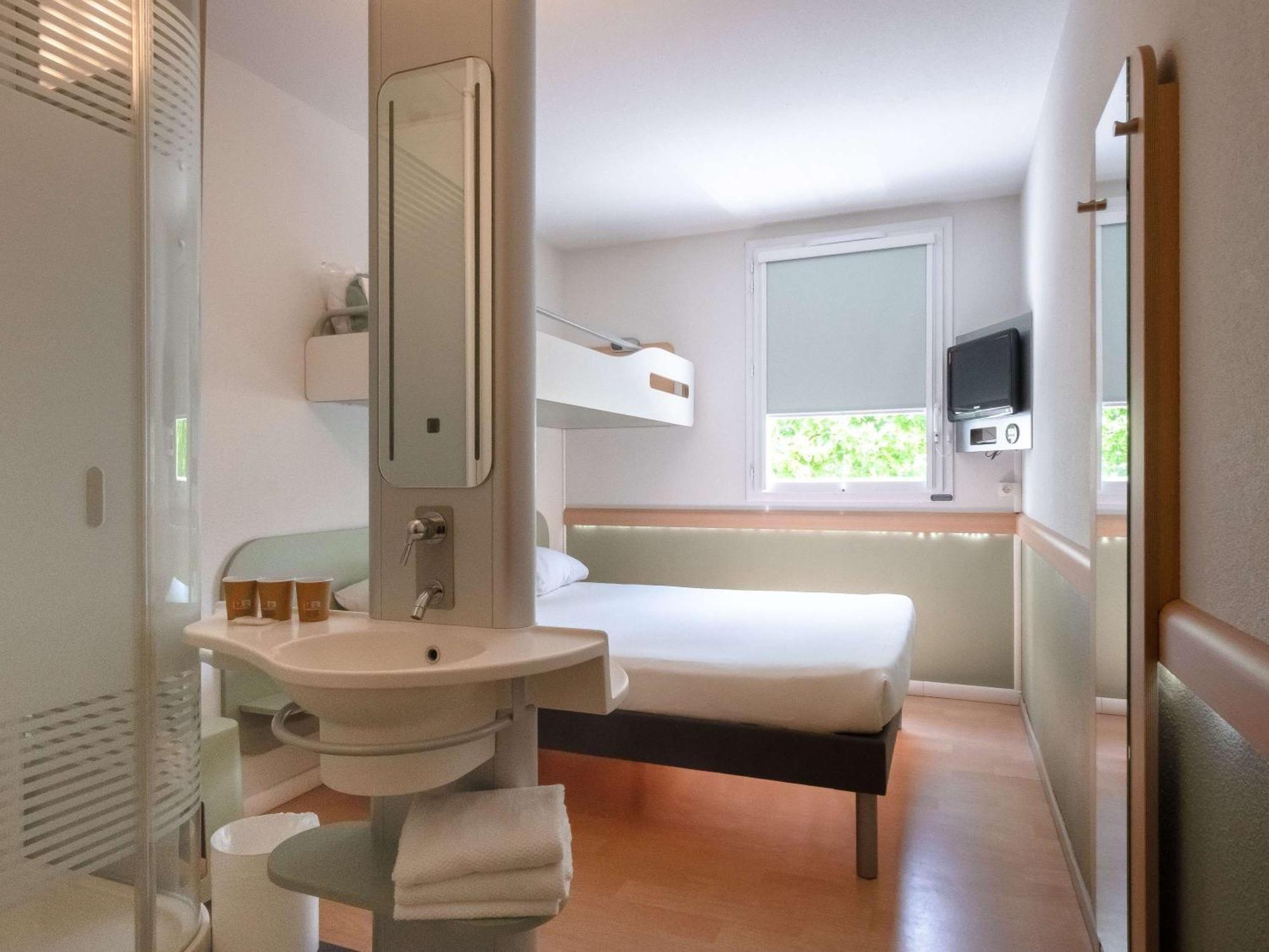 Ibis Budget Montauban Les Chaumes Exterior photo