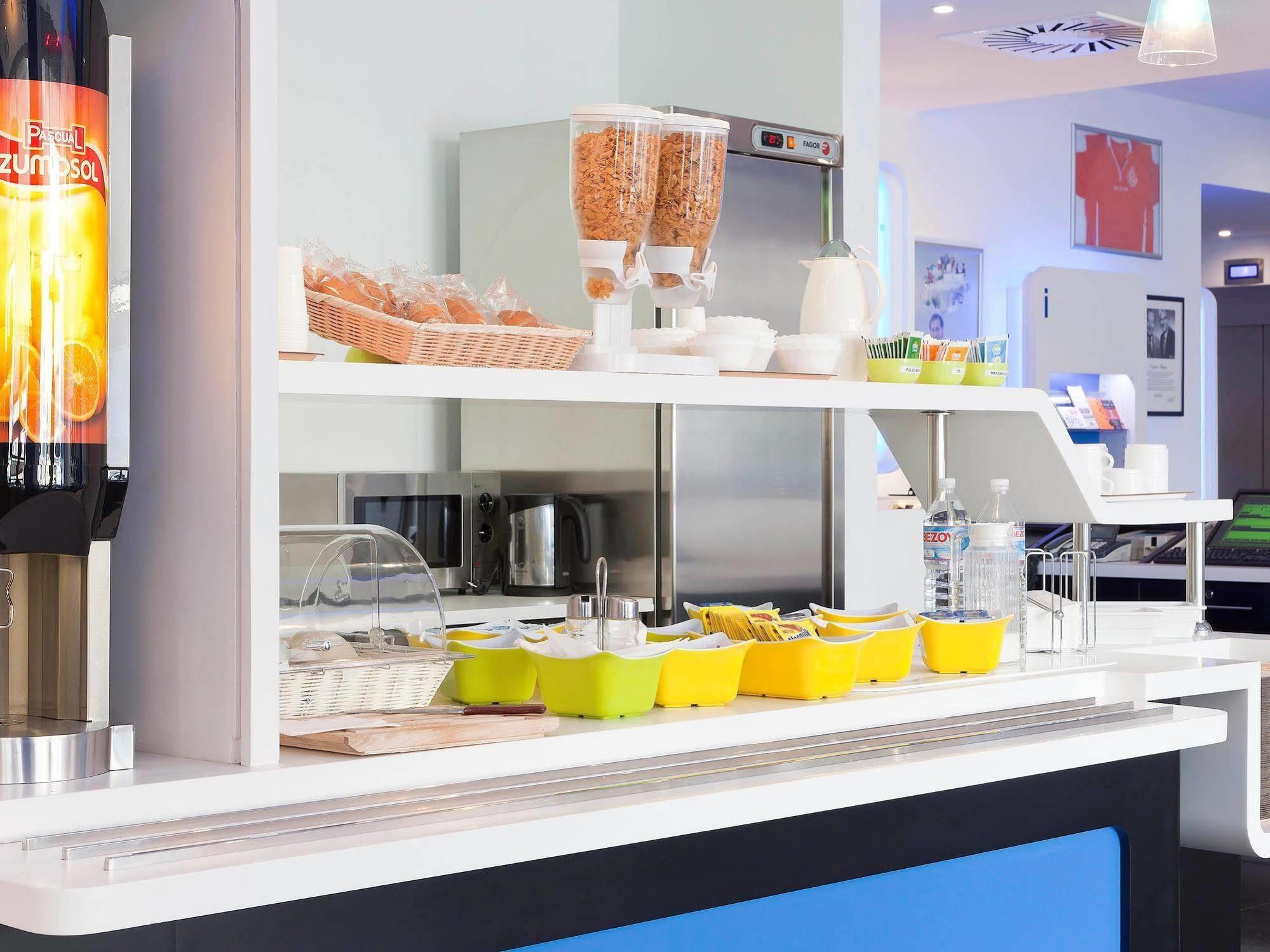 Ibis Budget Montauban Les Chaumes Exterior photo